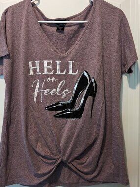 Women's Delusional Brand Purple H*ll on Heels V-neck Shirt - size M - VGUC